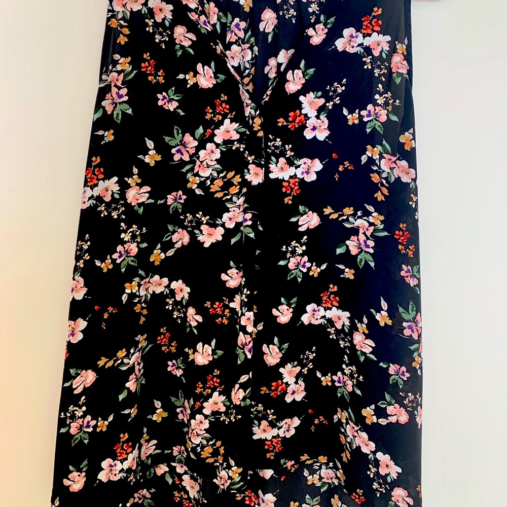 Flowy tank with a slight high/low style 🖤